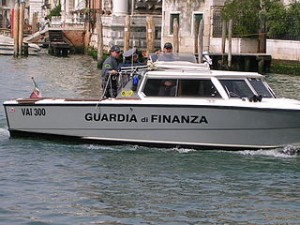 320px-Guardia_di_Finanza_Boat