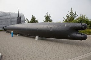 320px-HA-8,_Japanese_midget_submarine,_Submarine_Force_Library_&_Museum,_Groton,_Connecticut