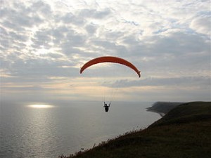 320px-Hangglider_over_Ales_sten