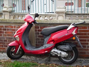 320px-KYMCO_Vitality_Moped_rot