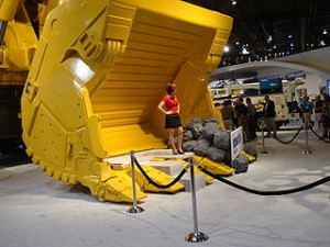 320px-Model_in_Hydraulic_Shovel_at_MinExpo_2008