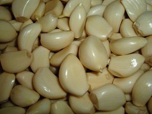 320px-Peeled_garlic