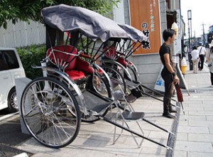 320px-Rickshaws_in_kawagoe_Japan