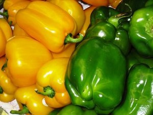 320px-Yellow_and_green_Bell_peppers